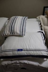 lot 128 image: Queen size blue and white comforter and pillows