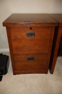 lot 117 image: Solid wood file cabinet - 21.5w x 24.5d x 29.5h