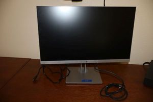 lot 114 image: HP monitor HP E243 and Dell keyboard