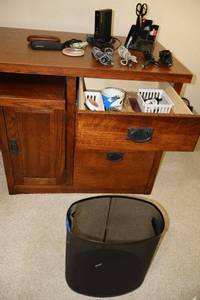 lot 116 image: Desk supplies and extra cables
