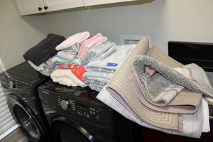 lot 99 image: Bath towels and floor mats