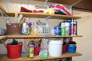 lot 203 image: Painting supplies, sealer, and towels