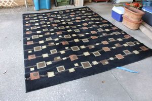 lot 148 image: Shaw area rug - 79 x 1010
