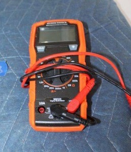 lot 213 image: Klein tools digital multi-meter