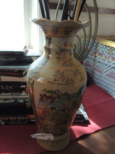 lot 41 image: homax design vase