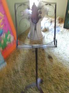 lot 10 image: vintage music stand
