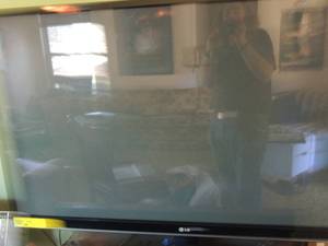 lot 5 image: LG  PLASMA TELEVISION  60 -   2011