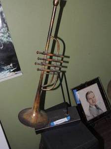 lot 19 image: Trumpet dcor on stand