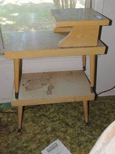 lot 14 image: MID- MODERN SIDE TABLES - BLONDE  qty 2