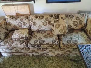 lot 61 image: brown floral flower print couch Broyhill