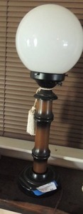 lot 66 image: Table lamp