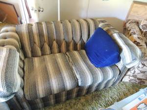 lot 69 image: small love seat couch