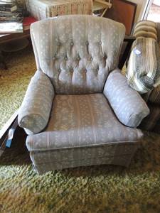 lot 77 image: Action lLne blue floral print Easy  chair