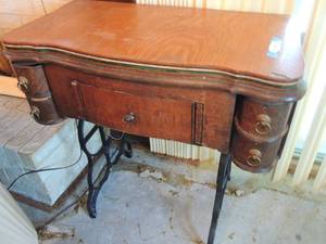 lot 97 image: sewing table with 4 drawers