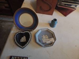 lot 117 image: small dcor plates, and more