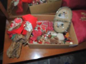 lot 139 image: Christmas dcor