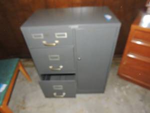 lot 138 image: 3 drawer filing cabinet