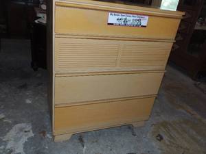 lot 7 image: Olive & Myers 4 drawer chest
