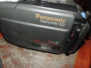 lot 91 image: Panasonic palmcorder IQ pv-a296 14x optical zoom camcorder