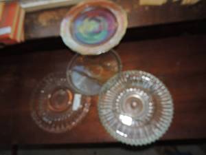 lot 87 image: 1 Carnival glass plate, 2 crystal glass plates