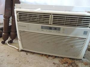 lot 252 image: Frigidaire air conditioning unit