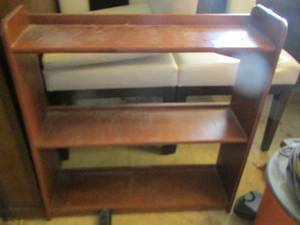 lot 144 image: 3 tier wooden bookshelf