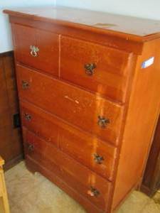 lot 206 image: CHEST OF DRAWERS 5 drawers
