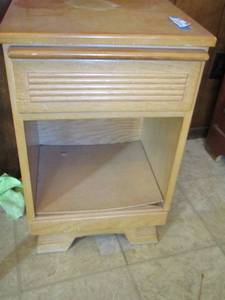 lot 205 image: night stand 1 drawer