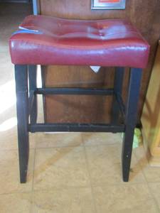 lot 204 image: red padded stool