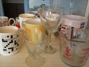 lot 202 image: coffee cups, measuring ups, wine glass