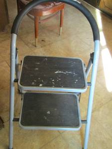 lot 305 image: 2 step step ladder