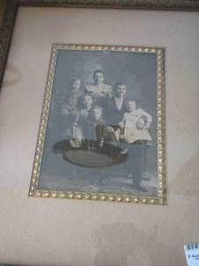 lot 190 image: framed vintage family portrait art