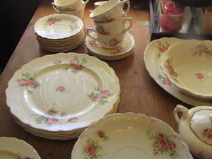 lot 348 image: Stinthal Pink flower China set