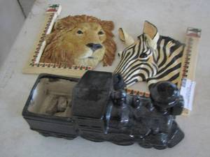 lot 302 image: lion and zebra dcor, ceramic train piece