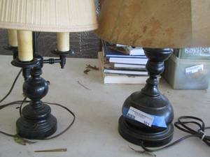 lot 301 image: qty 2 table lamps