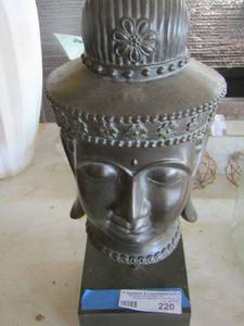 lot 220 image: Buddah STATUE