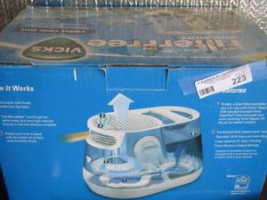 lot 223 image: Vicks air purifier