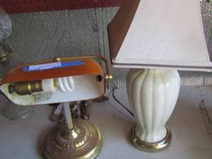 lot 263 image: qty 2 table lamps small