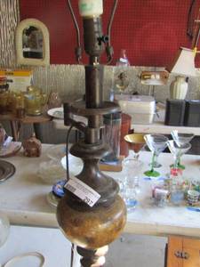 lot 297 image: floor lamp no shade