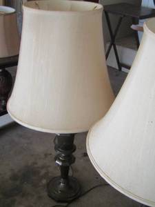 lot 285 image: qty 2 table lamps with shades