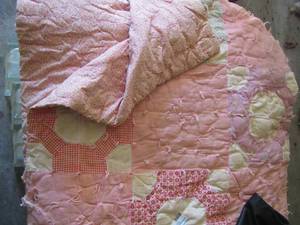 lot 328 image: pink quilt