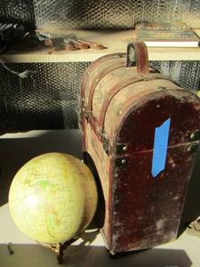 lot 293 image: wine box and small globe