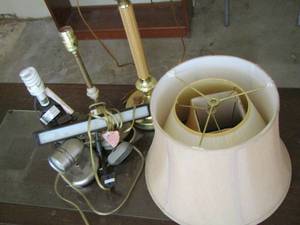 lot 323 image: various lamps and shades