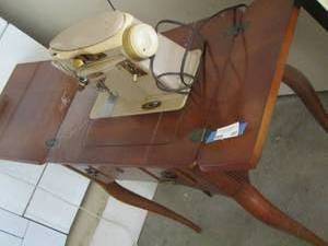 lot 287 image: singer sewing table