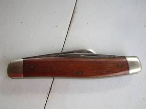 lot 2070 image: brown pocket knife