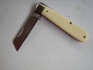 lot 2074 image: pearl handled pocket knife