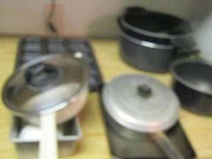 lot 2099 image: baking and cooking pan lot