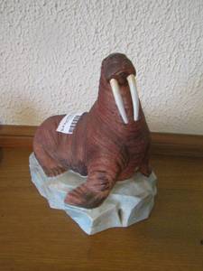 lot 2111 image: walrus dcor