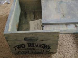 lot 2139 image: 2 rivers wooden box in great condition