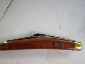 lot 2080 image: brown pocket knife